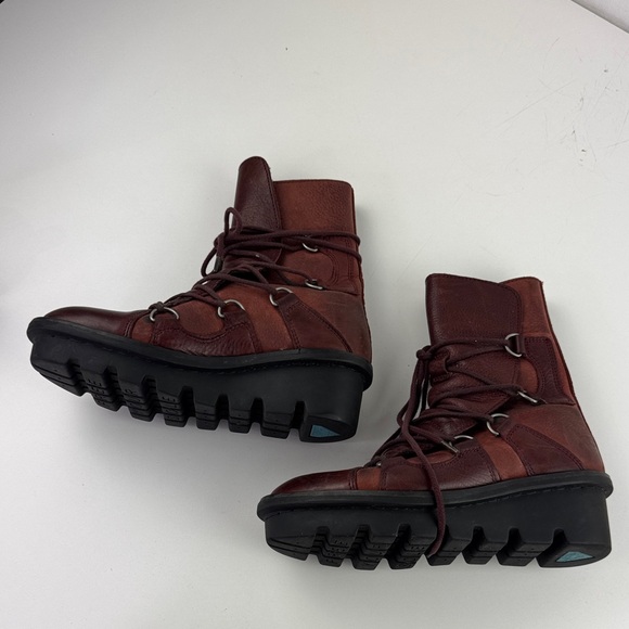 John Fluevog - Bronco Mid-Height Biker Boot Burgundy - Picture 15 of 16